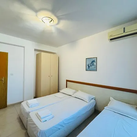 Sunny Hause 106 One Bedroom Apartment *